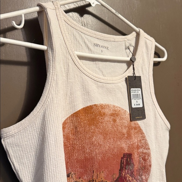 SHYANNE WOMEN'S DESERT SCENE GRAPHIC RIB KNIT TANK - Picture 3 of 8